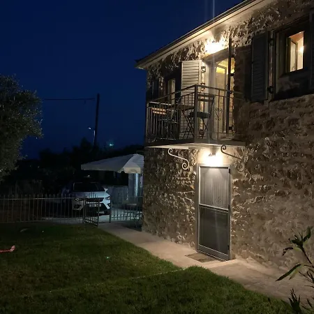 Messinian Stone House * Messíni