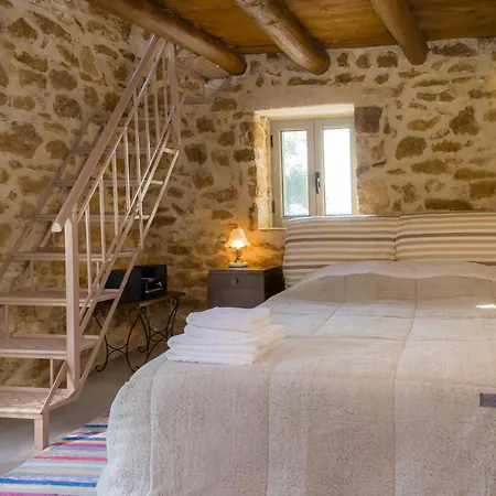 Сasa de vacaciones Messinian Stone House *