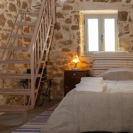 Messinian Stone House Сasa de vacaciones *