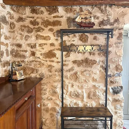 Messinian Stone House Сasa de vacaciones *