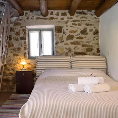 Messinian Stone House Сasa de vacaciones