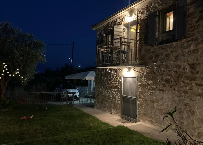 Messinian Stone House * Messíni