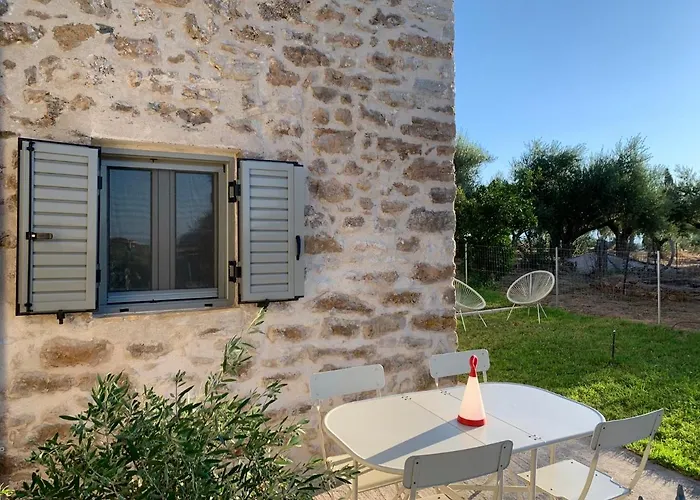 Messinian Stone House Semesterbostad