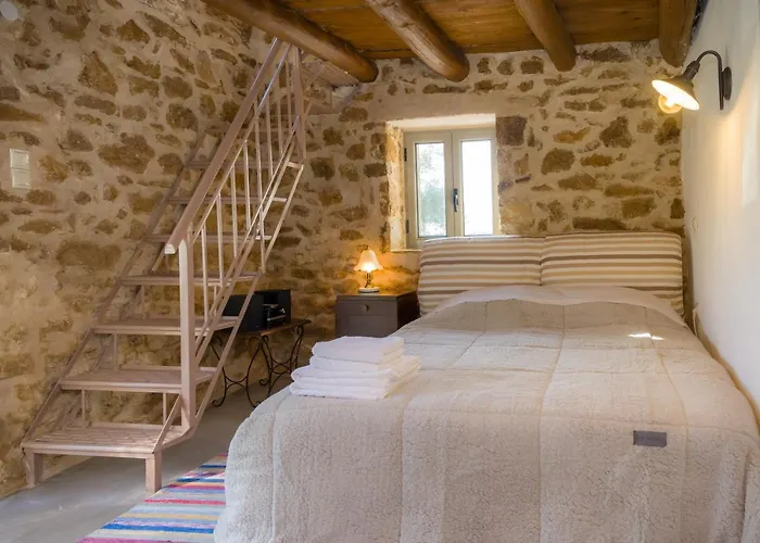 펜션 Messinian Stone House *