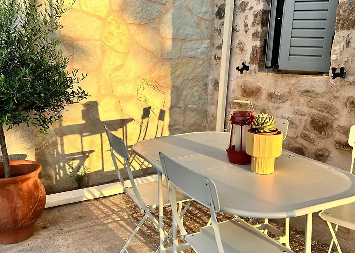 Messinian Stone House Semesterbostad Messíni